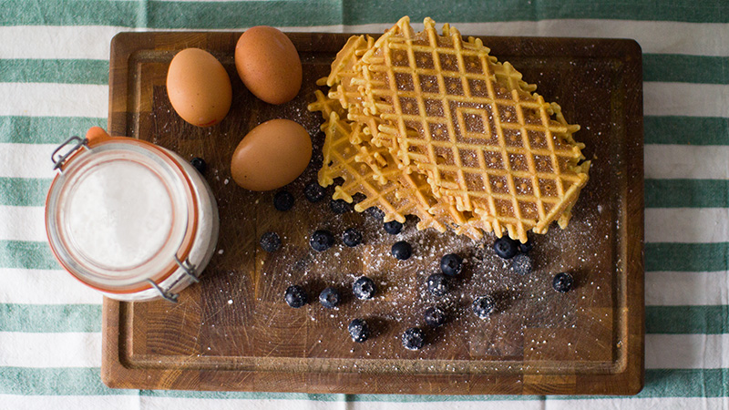 Machine à Pizzelle électrique Mini - Fait Des Gaufres Italiennes Traditionnelles De 10,2 Cm En Quelques Minutes - Presse Antiadhésive Avec Recettes Incluses