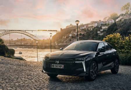 DS N°4 E-TENSE à Porto, face au pont Dom-Luís I